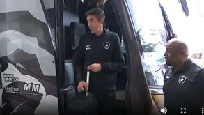 Bruno Lage revive pesadelo do Benfica no Brasil: autocarro do Botafogo apedrejado