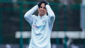 Cancelo vai ao aeroporto e mandam-no voltar para casa: crise financeira do Barcelona adia viagem