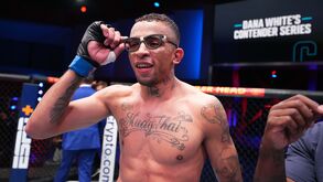 Carlos Prates destrói adversário e Dana White elogia: «Fez-me lembrar o Anderson Silva»