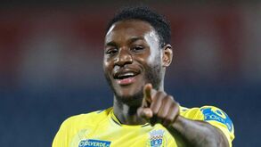 Cobiça a Jerome Opoku sobe de tom: Estrela Vermelha é o clube mais bem posicionado