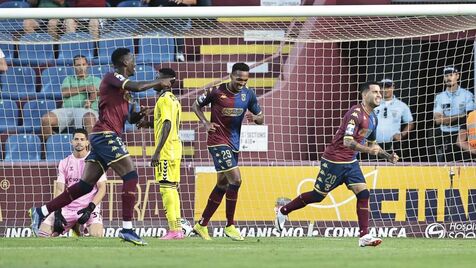 Violência entre jogadores e treinador vale derrota às duas equipas