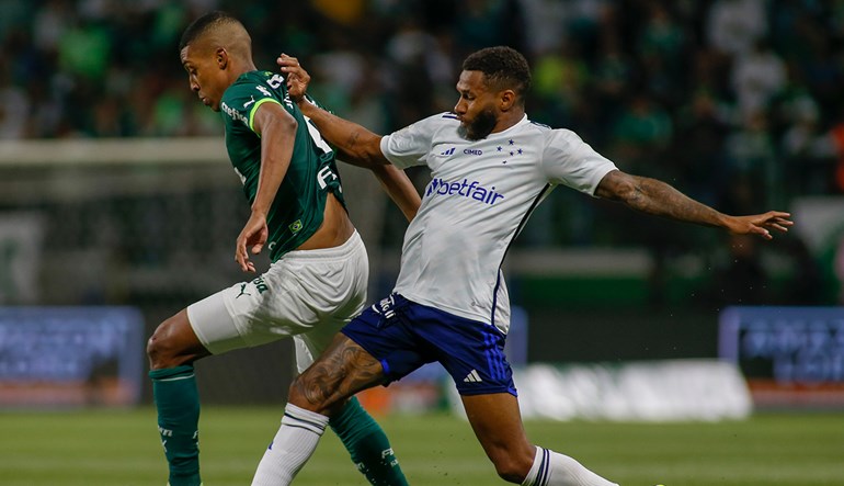 Palmeiras marca no fim e vence Cruzeiro no Brasileirão