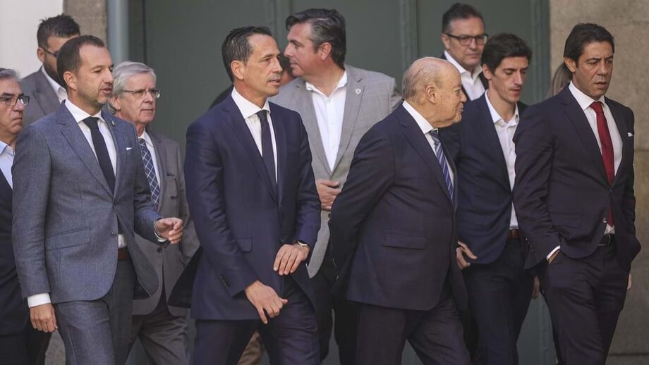 Frederico Varandas, Pinto da Costa e Rui Costa com Pedro Proença, presidente da Liga Portugal