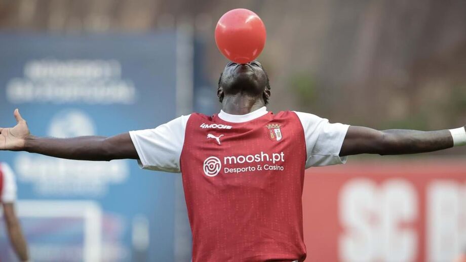 Momento em que Bruma festejou o golo inaugural da partida