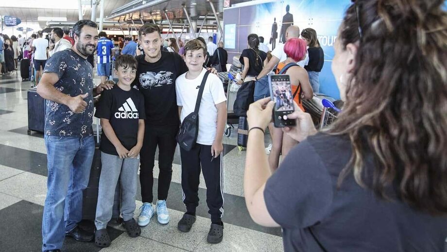 Vai apresentar-se no Al Nassr de Cristiano Ronaldo e Luís Casto