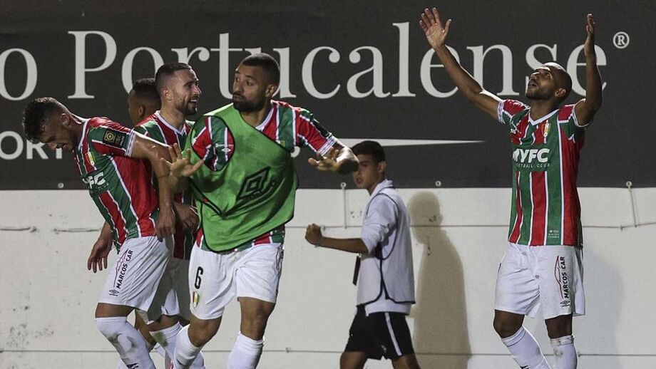 A crónica do E. Amadora-Estoril, 2-1: gesto de fé de Léo dá luz ao Estrela