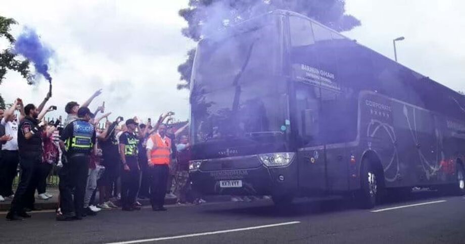 Autocarro do Aston Villa atacado após jogo em casa do Burnley