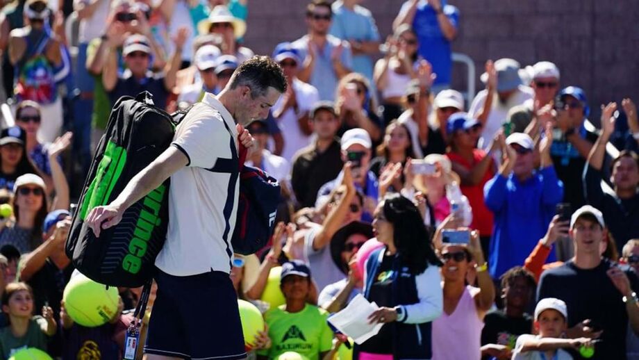Isner emocionou-se na hora do adeus