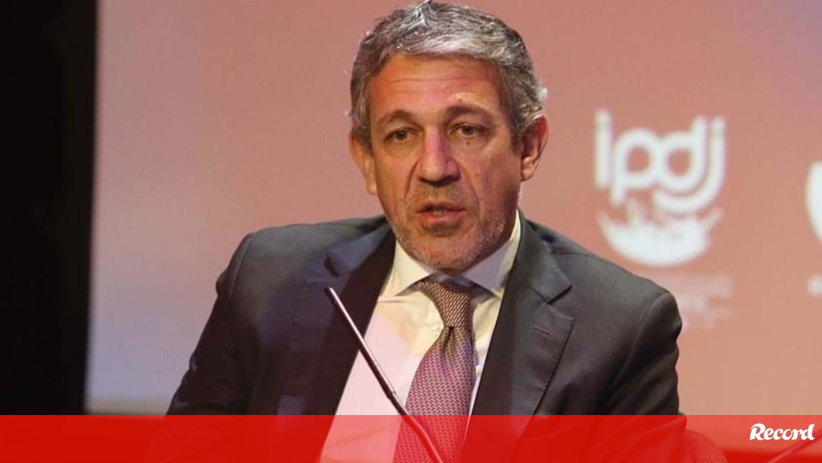 Title: “Benfica Vice-President, Luís Mendes, Supports Centralization of Broadcasting Rights but Insists on Safeguarding Club’s Finances”