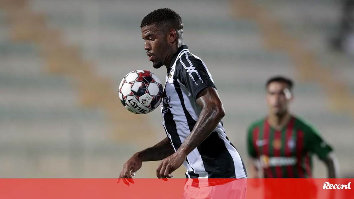 Lateral Junior Tavares é internado com tumor no cérebro em