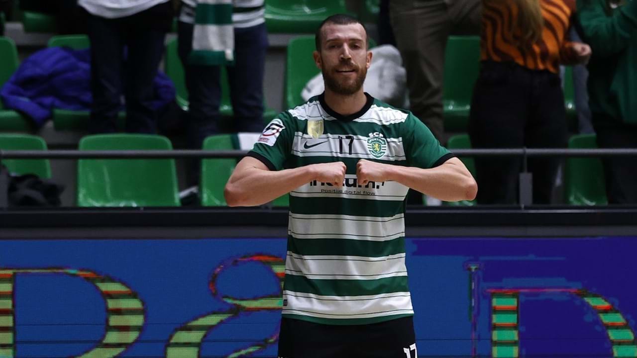 CAVINATO jogou dopado contra o Benfica, nos jogos do Título e