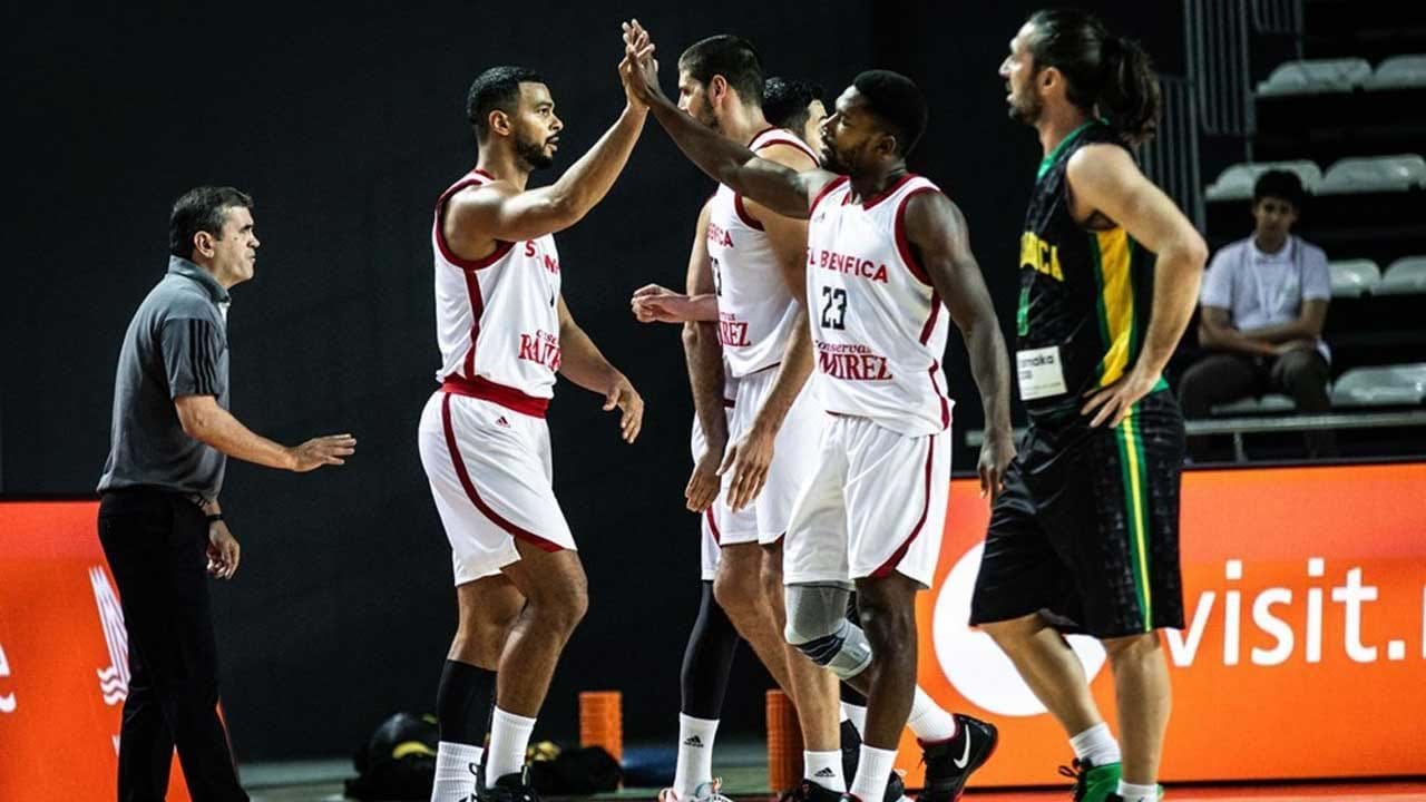 Benfica garante apuramento inédito para a Liga dos Campeões de basquetebol  - SIC Notícias