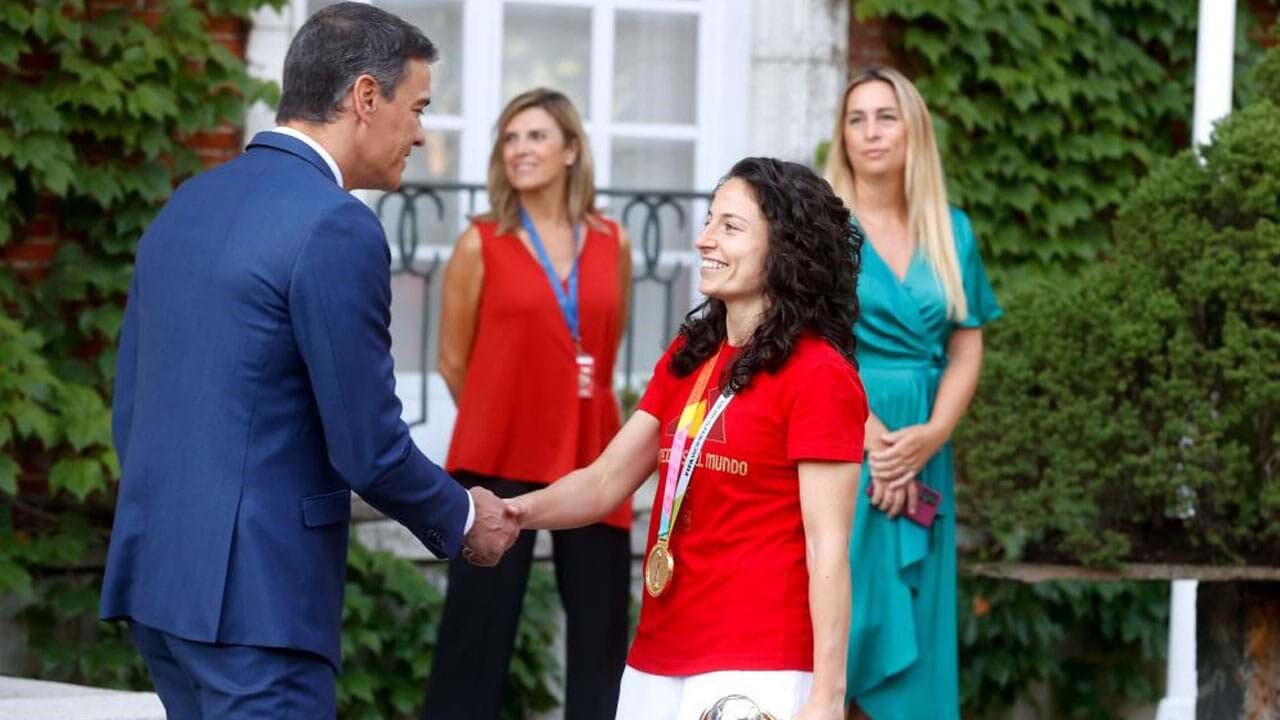 Ivana Andrés com o Primeiro-Ministro Pedro Sánchez