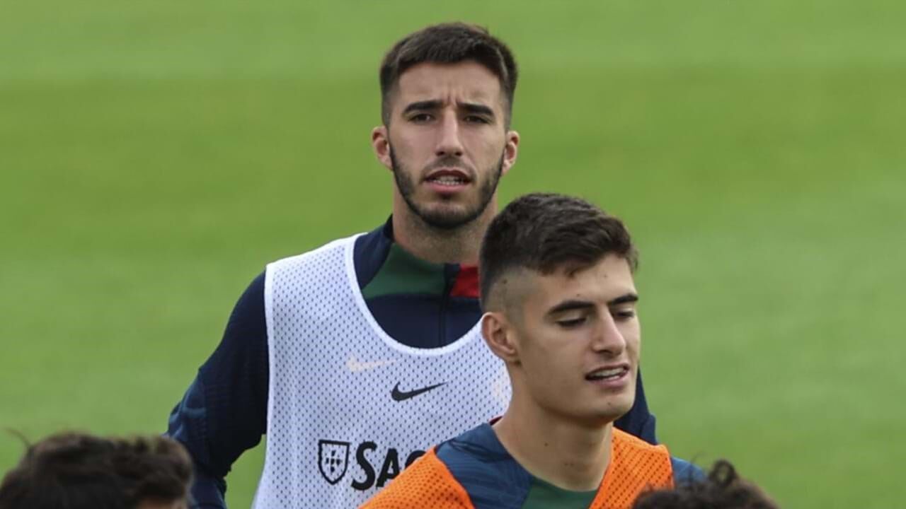 Gonçalo Inácio parte atrás de António Silva na luta por um lugar na defesa  