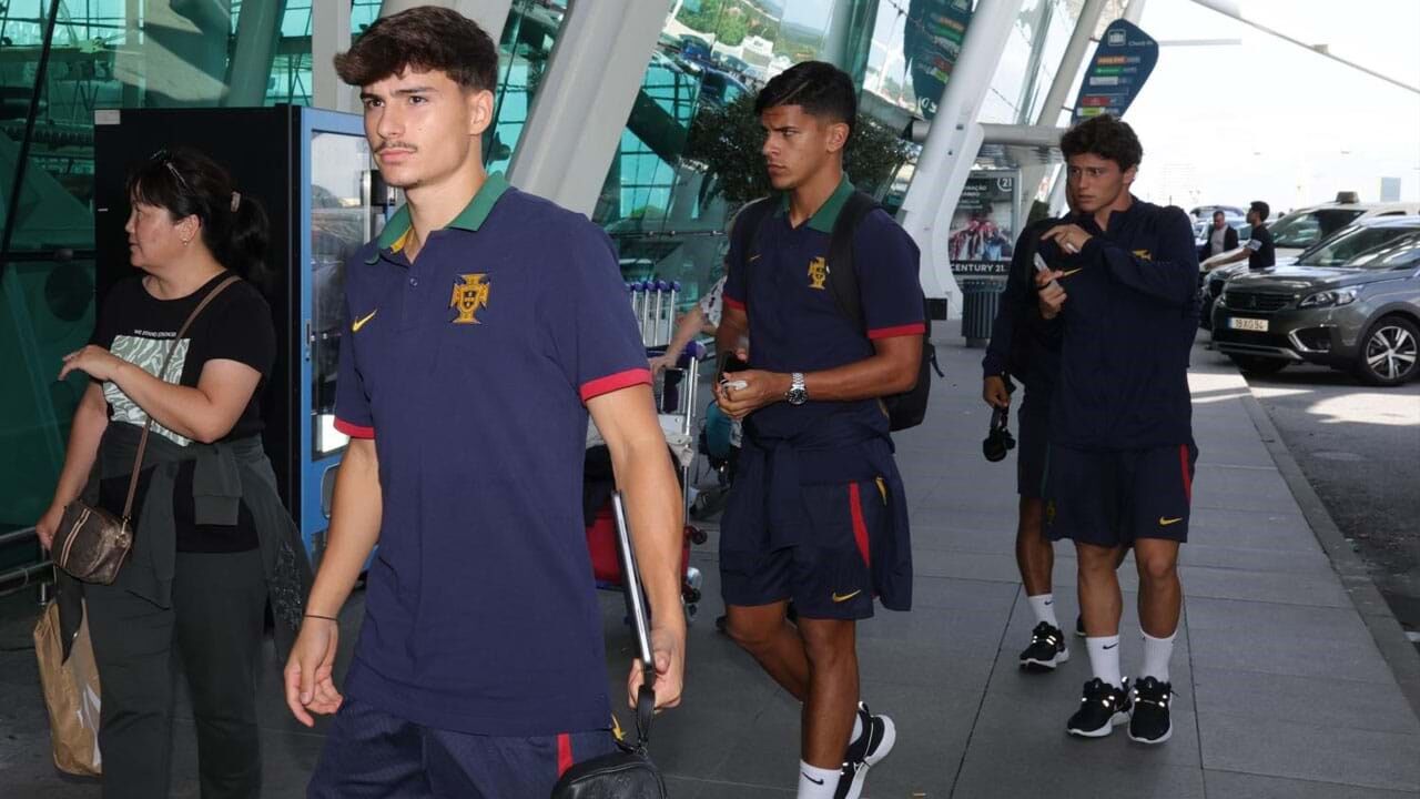Rodrigo Gomes, o primeiro jogador na imagem