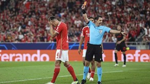 António Silva pede desculpa pelo penálti e vermelho: «Tinha a ideia que a bola não ia bater na trave»