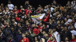 Benfica multado em 2.624 euros por pirotecnia e insultos em Vizela