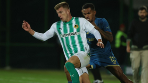 Costinha eleito jogador do mês