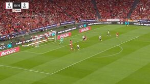 O autogolo de Jorge Fernandes que colocou o Benfica a vencer o V. Guimarães
