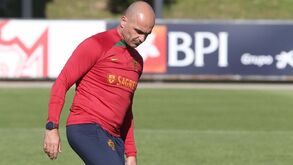 Martínez contou com 14 jogadores no relvado no primeiro treino da Seleção Nacional 