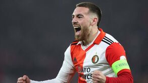Kökçü volta a ser distinguido: médio do Benfica eleito melhor jogador da Eredivisie