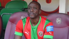 Alex Bunbury apresenta o plano B