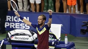 Daniil Medvedev apura-se para os quartos de final do US Open 