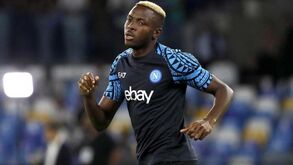 Nápoles recusa proposta do Al Hilal por Osimhen: «Com esse dinheiro só dá para comprar o pé»