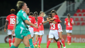 Benfica 'cilindra' Cliftonville e fica mais perto da fase de grupos da Champions feminina