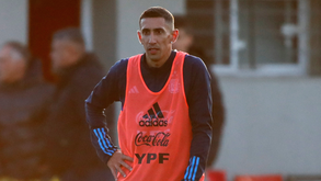 Surpresa na Argentina: Di María relegado para o banco frente ao Equador