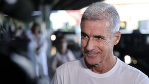 Luís Castro: «Dinheiro parece não ter fim, mas tem... Tive dificuldade em contratar e perdi jogadores»