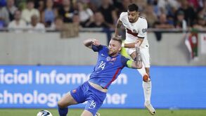 Pegou na bola, galgou vários metros e atirou a contar: o golo de Bruno Fernandes diante da Eslováquia
