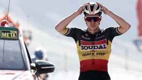 Remco Evenepoel: «Mal consegui dormir e de manhã tive um controlo antidoping. Que bela prenda!»