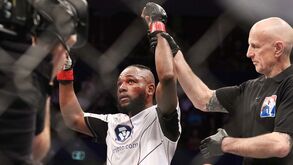 Manel Kape dá show no UFC 293: português vence luta e leva bónus para casa