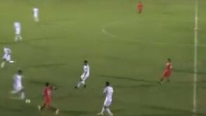 Intencional ou uma pontinha de sorte? O que parecia ter sido um alívio tornou-se num golaço