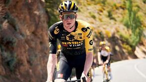 Ciclista da Jumbo-Visma em estado crítico após acidente de viação