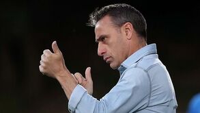 Emirados de Paulo Bento batem Costa Rica e Qatar de Carlos Queiroz empata frente à Russia