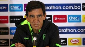 Selecionador da Bolívia não perdoa jogadores: «Podes perder com a Argentina, mas não desta forma»
