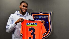 Notícia Record: Jerome Opoku renova com o Arouca e sai por empréstimo para o Basaksehir