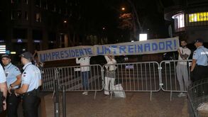 «Um presidente, um treinador»: adeptos deixam mensagem de apoio à chegada do FC Porto a Lisboa
