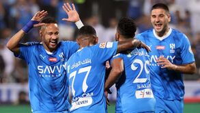 Al Hilal de Jesus goleia na estreia de Neymar e recupera liderança
