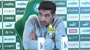 Abel Ferreira deixa desafio aos jornalistas: «Vejam como é que se faz mais golos aqui no Brasil»