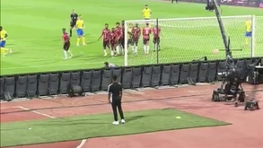 Operador de câmera não gostou de ser atingido pelo livre de Cristiano Ronaldo