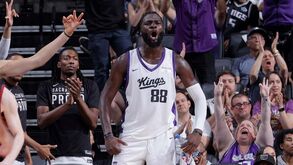 Neemias Queta a caminho dos Boston Celtics