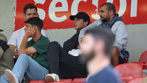 João Neves e André Gomes estiveram no Seixal a assistir ao Benfica B-Torreense