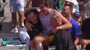 Armand Duplantis volta a fazer história: sueco quebrou assim o recorde mundial da vara