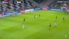 O golaço de Bozeník no Boavista-Chaves: recebeu, rodou e rematou de forma acrobática
