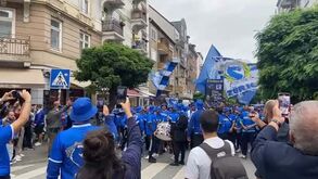 A partida dos adeptos do FC Porto para o Volksparkstadion