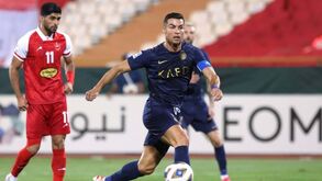 Adeptos invadem hotel do Al Nassr no Irão e gritam 'Ronaldo': craque entra rodeado de seguranças