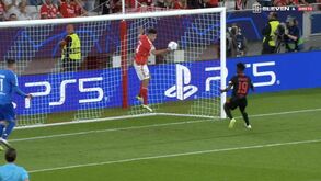 António Silva viu o vermelho direto ao cometer este penálti e Salzburgo abriu o marcador